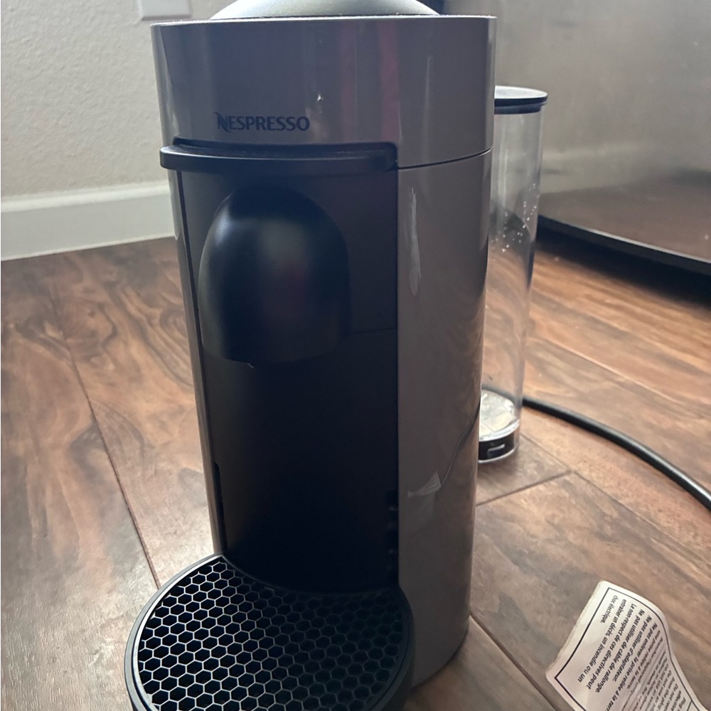 Nespresso Plus Coffee Machine in Gray w/Clear Water Tank with manual.Buy by 3/21 - Picture 3 of 3